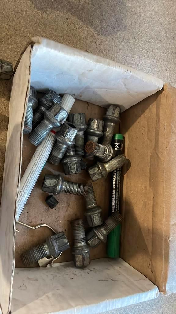 Bouten voor banden vw/audi, Auto-onderdelen, Banden en Velgen, Band(en), Ophalen