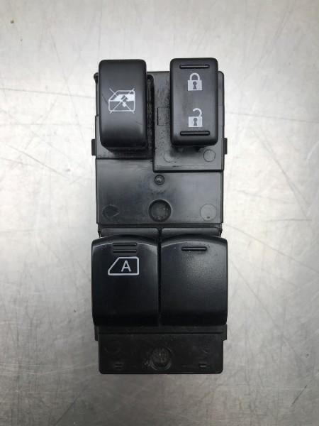 RAAMSCHAKELAAR Nissan Micra (K13) (01-2010/03-2017), Gebruikt, Nissan