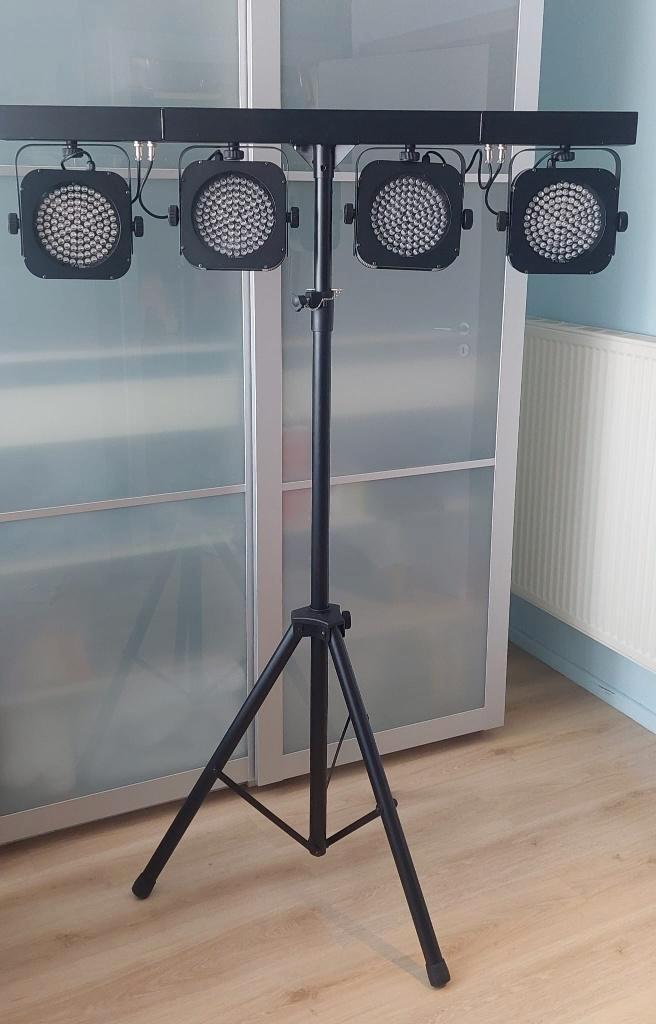 Éclairage Showtec avec commande au pied, Musique & Instruments, Lumières & Lasers, Comme neuf, Lumières, Commande sonore, Couleur