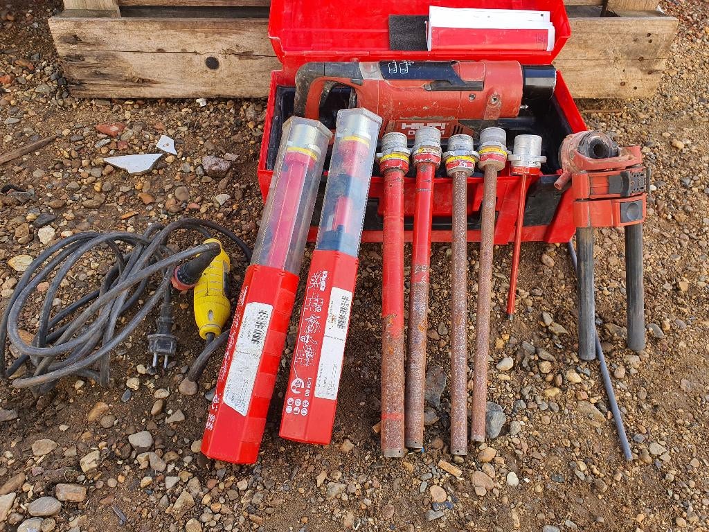 HILTI SET. diamantboor VOOR NAT EN DROOG boor werk Perfect, 600 watt of meer, Variabele snelheid, Zo goed als nieuw, Ophalen