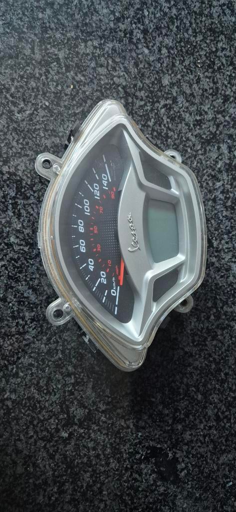 Kilometer teller vespa 125gts bwj 2016, Vélos & Vélomoteurs, Pièces de cyclomoteur | Général, Enlèvement ou Envoi