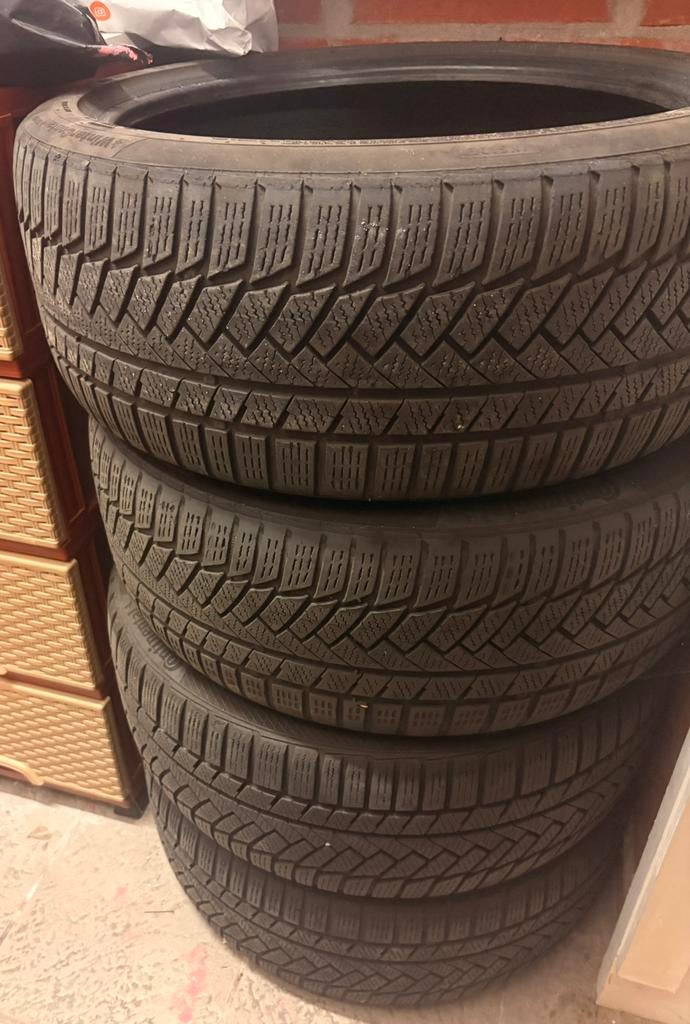 Continental winterbanden 225/40 R18 92V, Ophalen, Winterbanden
