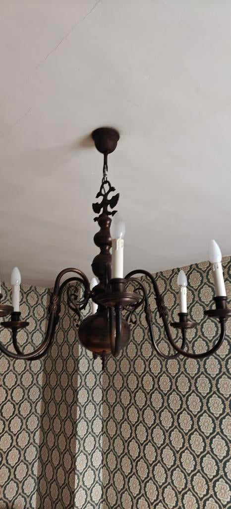 Lustres en cuivre et en étain, Enlèvement