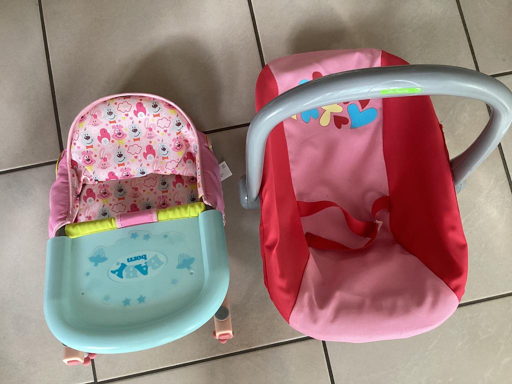 Poppen maxi cosi en eetstoel, Enfants & Bébés, Jouets | Poupées, Enlèvement, Utilisé