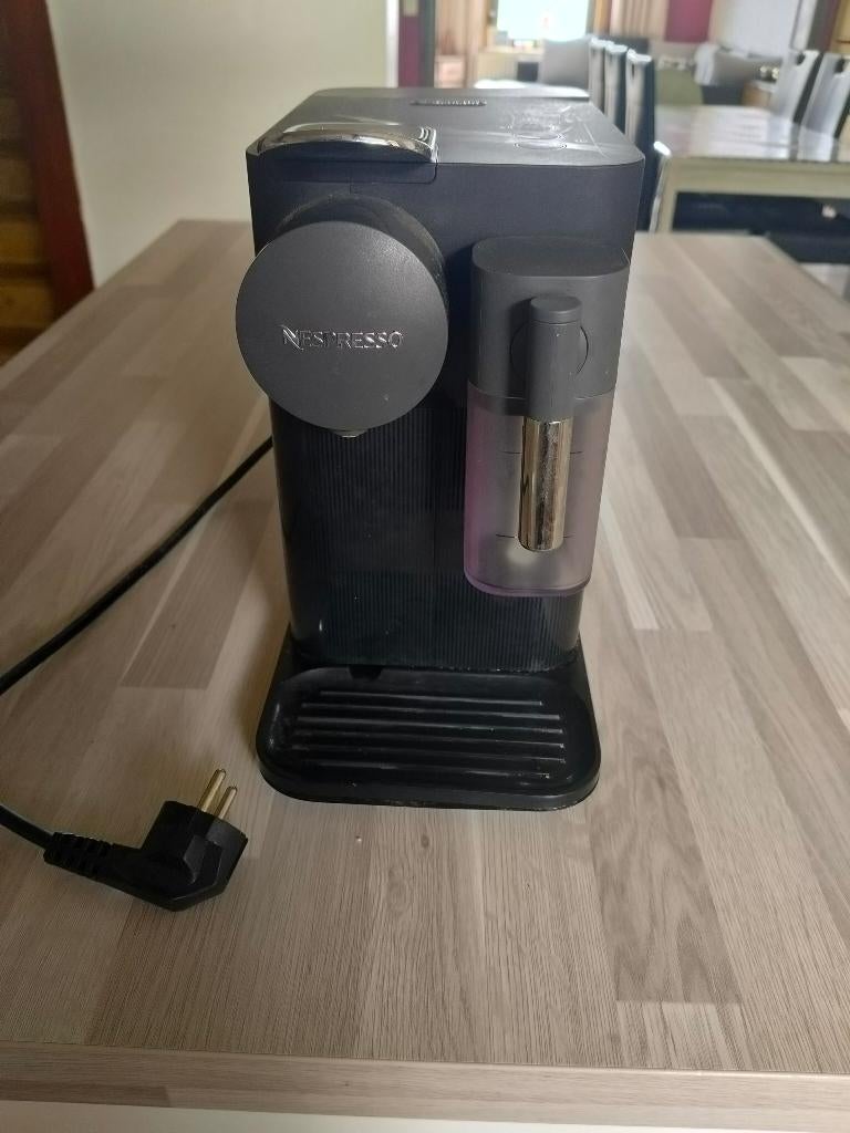 Machine a café, Electroménager, Machine à espresso, Réservoir d'eau amovible, Dosettes et capsules de café, 1 tasse