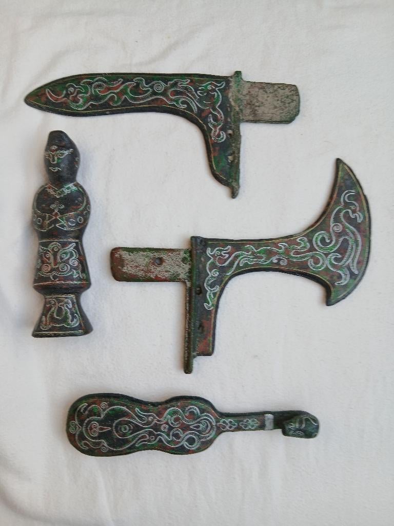 HUNNEN - GRAFRELIEKEN, Antiek en Kunst, Curiosa en Brocante, Ophalen of Verzenden