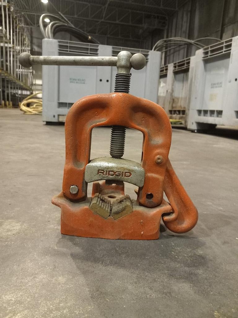 RIDGID openslaande pijpklem/ RIDGID ratel + pijpsnijder, Ophalen