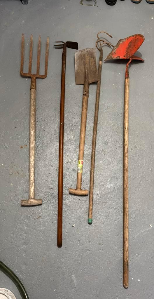 Antiek tuingereedschap — vork, schoffel, spade, Doe-het-zelf en Bouw, Gereedschap | Handgereedschap, Zo goed als nieuw, Ophalen