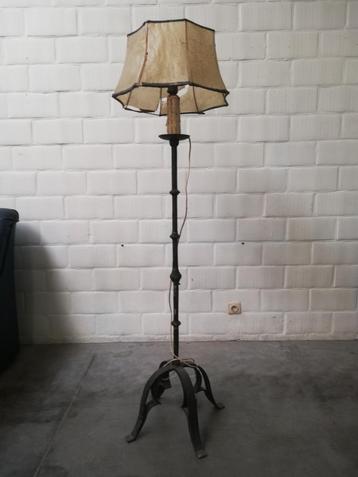 Lampe sur pied forgée, Enlèvement