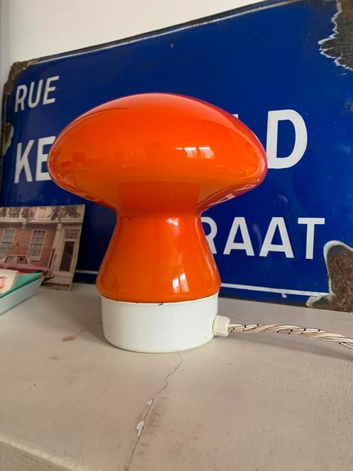 Lampe opaline champignon orange vintage 70’s mushroom, Maison & Meubles, Lampes | Autre, Utilisé