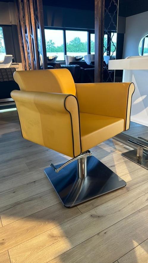knipstoel geel kappersstoel pomp avanti showroommodel nieuw, Huis en Inrichting, Woonaccessoires | Overige, Nieuw, Ophalen of Verzenden