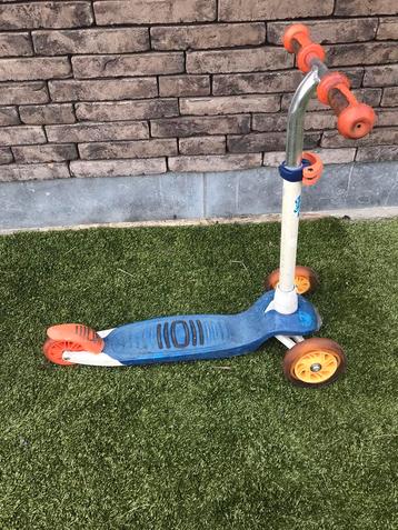 Step met 3 wielen beschikbaar voor biedingen
