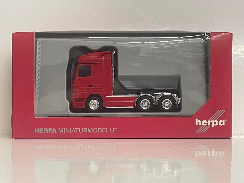 Herpa MB Actros trekker rood chroom 1:87, Ophalen of Verzenden, Zo goed als nieuw, Bus of Vrachtwagen, Herpa