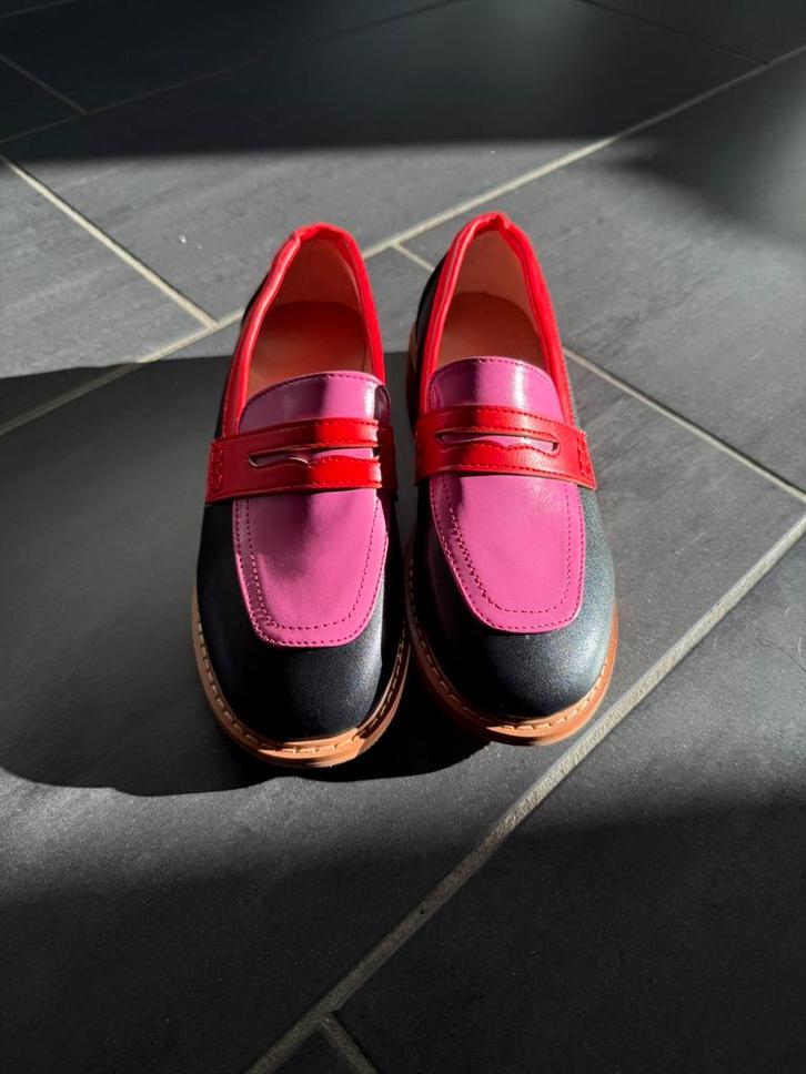 Nieuwe kleurrijke instapschoenen maat 34, Vêtements | Hommes, Chaussures, Neuf, Flâneurs, Noir, Enlèvement