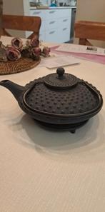 Gietijzeren theepot met onderzetter !, Huis en Inrichting, Ophalen, Zo goed als nieuw, Overige materialen
