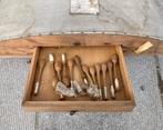 Ancien métier à dentelle aux fuseaux avec tiroir et fuseaux, Ophalen of Verzenden