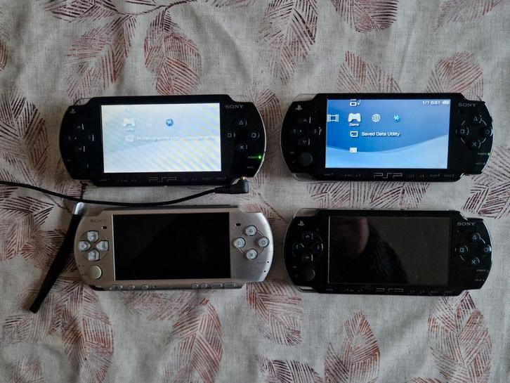 4 Psp's met tal van games te koop., Games en Spelcomputers, Spelcomputers | Sony PSP, PSP, Ophalen