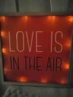 Cadre lumineux en bois naturel:Love is in the air ", Maison & Meubles, Comme neuf, Enlèvement ou Envoi
