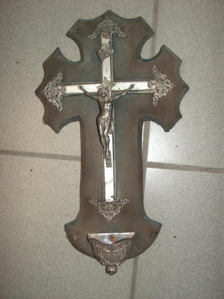 Mooi antiek kruisbeeld., Antiek en Kunst, Antiek | Religieuze voorwerpen, Ophalen of Verzenden