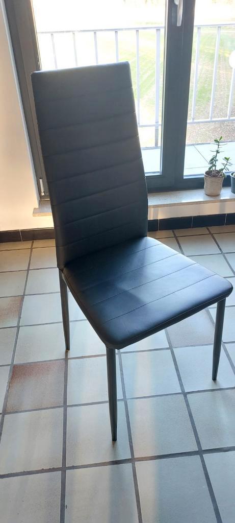 Zwarte neplederen stoel met hoge rugleuning - Jysk, Huis en Inrichting, Stoelen, Gebruikt, Stof, Ophalen of Verzenden