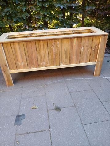 Mooie bloem bakken  beschikbaar voor biedingen