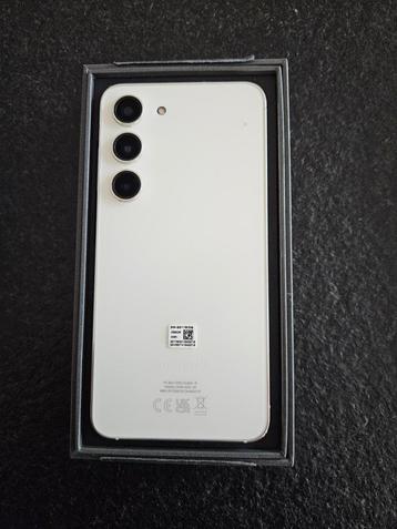 Samsung s23 256Gb wit met hoesjes beschikbaar voor biedingen