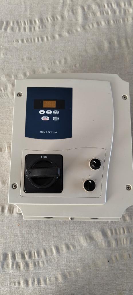 Frequentieomvormer 202-H1FN4S 1.5kW (7.5A), Doe-het-zelf en Bouw, Elektriciteit en Kabels, Nieuw, Overige typen, Ophalen