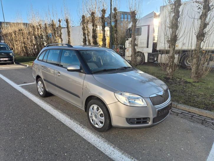 Skoda Fabia 1.4i - Airco + Keuring - Nieuwe distributieriem, Auto's, Skoda, Bedrijf, Te koop, Fabia, ABS, Airbags, Airconditioning