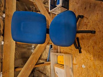 Bureaustoel blauw. Dynamische rugleuning  beschikbaar voor biedingen