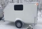 Aventure de camping d'hiver dans la mini caravane, Neuf