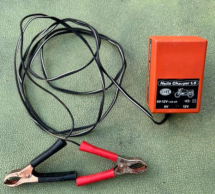 Hella charger 1.5 - moto, Motos, Accessoires | Autre, Utilisé, Enlèvement ou Envoi
