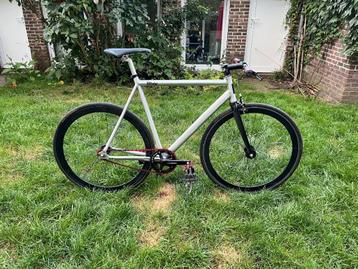 Fixed Gear Fiets: 8bar KRZBERG V4 + Victoire Hubs disponible aux enchères