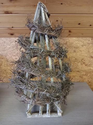 Kerstboom in hout. beschikbaar voor biedingen
