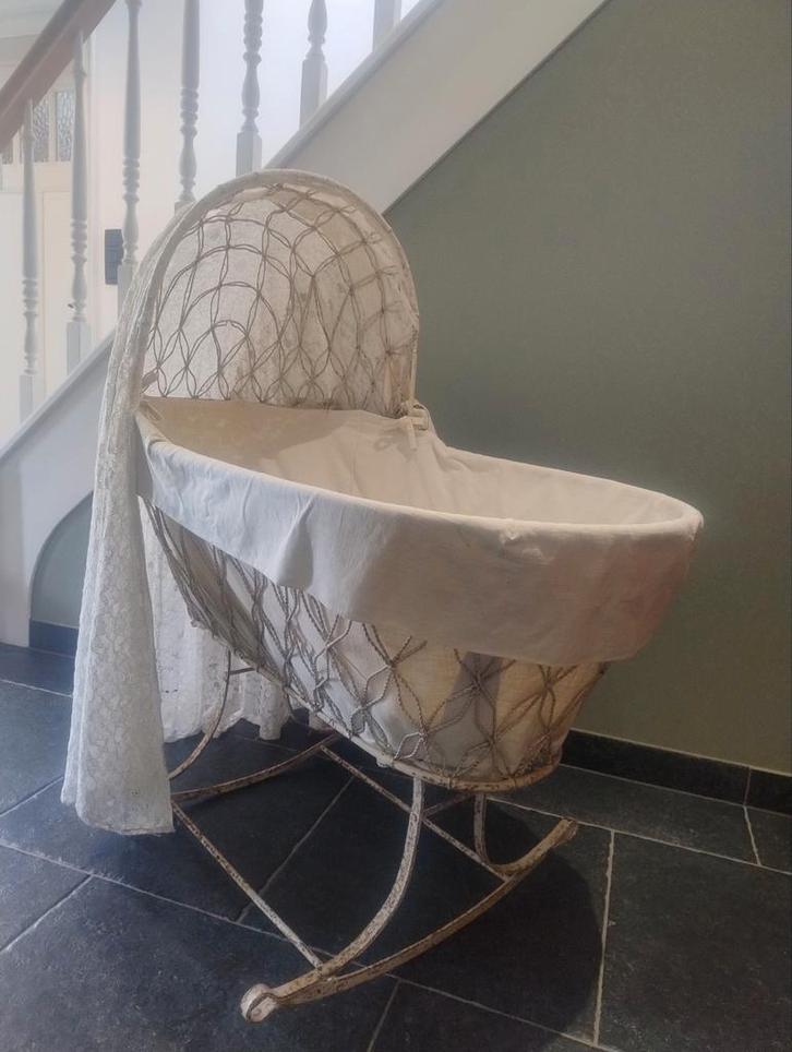 authentieke wiegje met een verhaal, Kinderen en Baby's, Babywiegjes en Ledikanten, Zo goed als nieuw, Ophalen of Verzenden