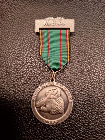 #324# Badge Marche 125km des "Chasseurs Ardennais", Enlèvement ou Envoi