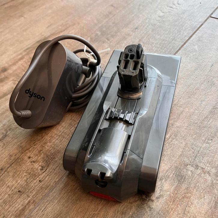 Originele Dyson V11/V15 Batterij & Oplader, klik variant, Elektronische apparatuur, Stofzuigers, Nieuw, Stofzuiger, Reservoir