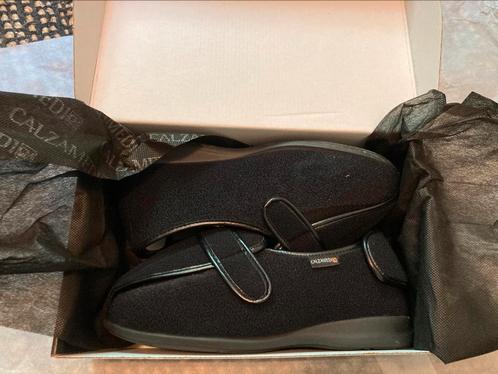 Lage verbandpantofel met antislipzool. Maat 38, Kleding | Dames, Schoenen, Ophalen of Verzenden