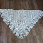 Ecru omslagdoek, gehaakt,  handwerk, Kleding | Dames, Mutsen, Sjaals en Handschoenen, Handwerk, Ophalen of Verzenden, Zo goed als nieuw
