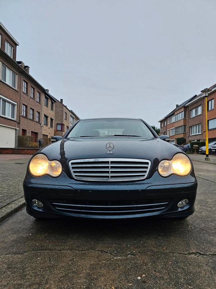 Mercedes C220cdi automatik 11/2004 1ier proprio avec carnet, Autos, Mercedes-Benz, Particulier, Diesel, Automatique, Enlèvement