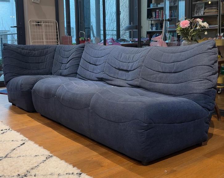 Blauwe design zetel, Huis en Inrichting, Zetels | Zetels, Gebruikt, Rechte bank, Vierpersoons of meer, Stof, Ophalen