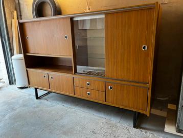 Vintage dressoir beschikbaar voor biedingen