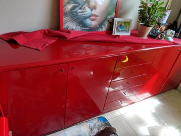 Rode kast - rode dressoir 250 x 50 x 88 CM  beschikbaar voor biedingen