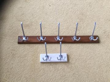 Twee retro kapstokken beschikbaar voor biedingen