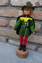 pop, popje op houten voet , 24 cm hoog, Verzamelen, Poppen, Ophalen of Verzenden, Zo goed als nieuw, Pop