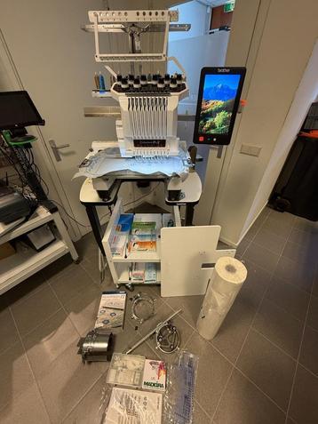 Borduurmachine BROTHER PR-1050X maar 22 uur geborduurd. beschikbaar voor biedingen