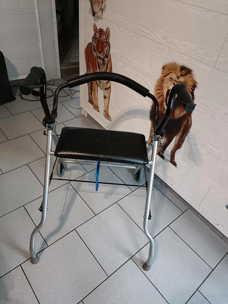 Tribune deambulateur pliable 2 pieds,2roues,siège et dossier, Diversen, Rollators, Opvouwbaar, Ophalen