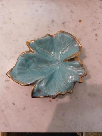 Twee oude asbakken.  beschikbaar voor biedingen