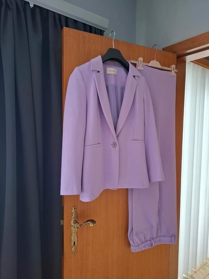 Kostuum paars, vest maat XS en broek M, Kleding | Dames, Jasjes, Kostuums en Pakken, Maat 34 (XS) of kleiner, Paars, Ophalen