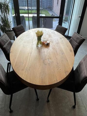 Massief eiken eettafel  beschikbaar voor biedingen