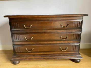 kleerkast+commode beschikbaar voor biedingen